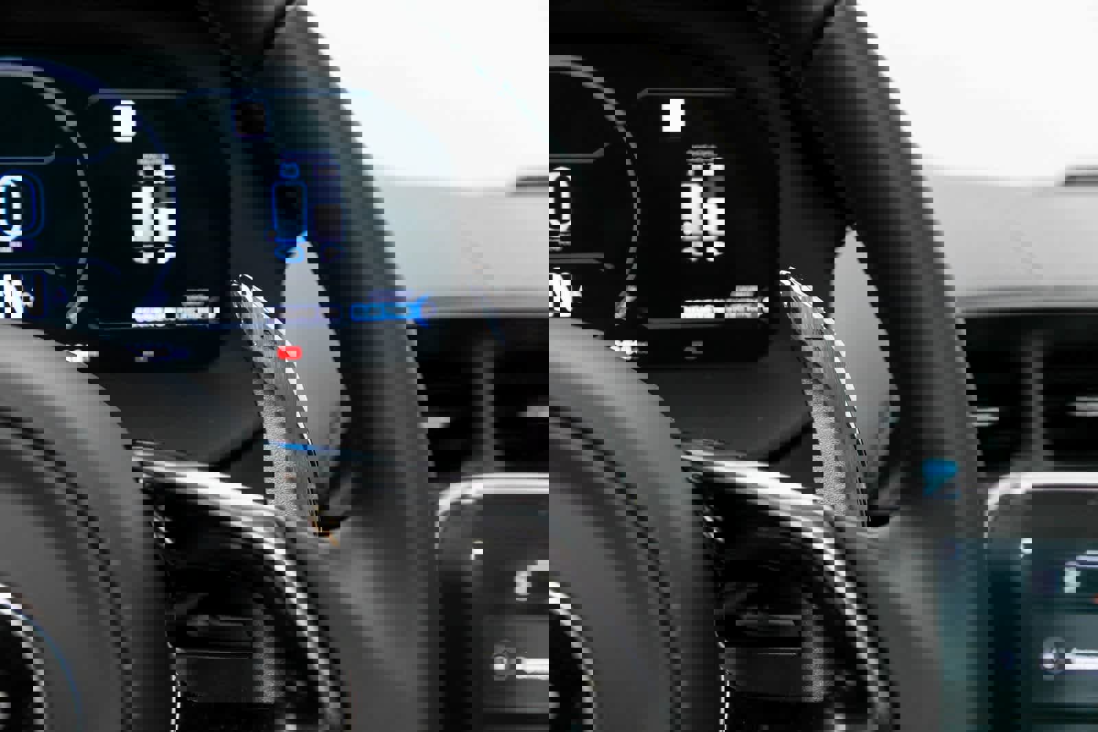 Used 2025 McLaren Artura Spider image 31