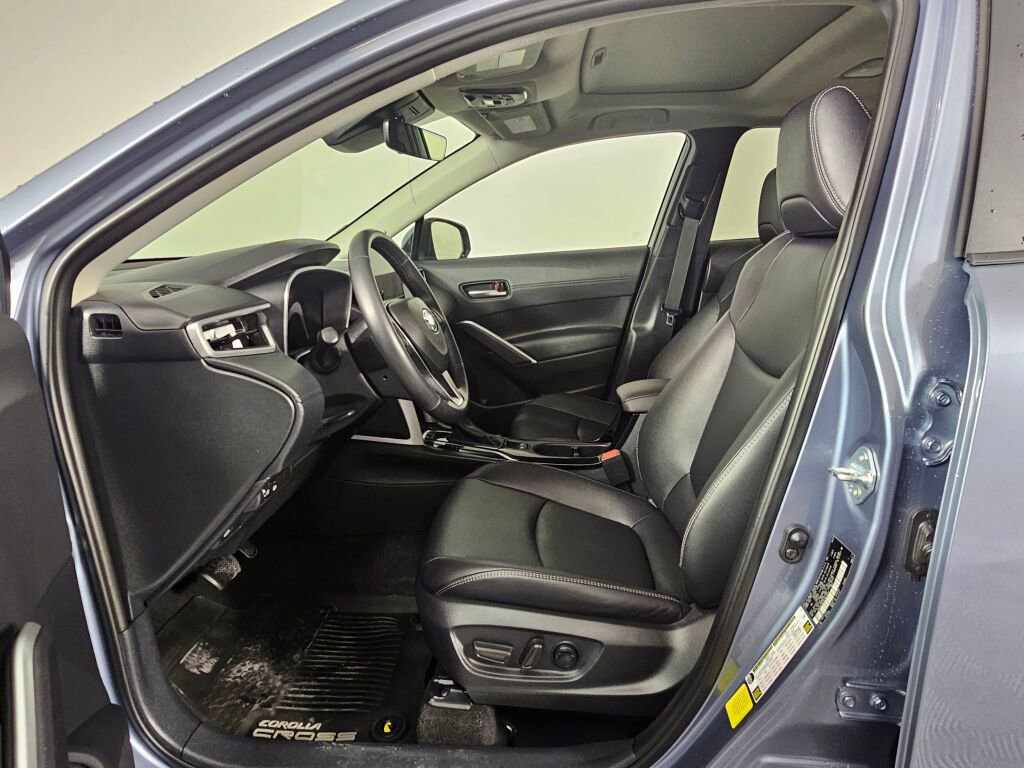 Used 2023 Toyota Corolla Cross XLE w/ Convenience Package image 20