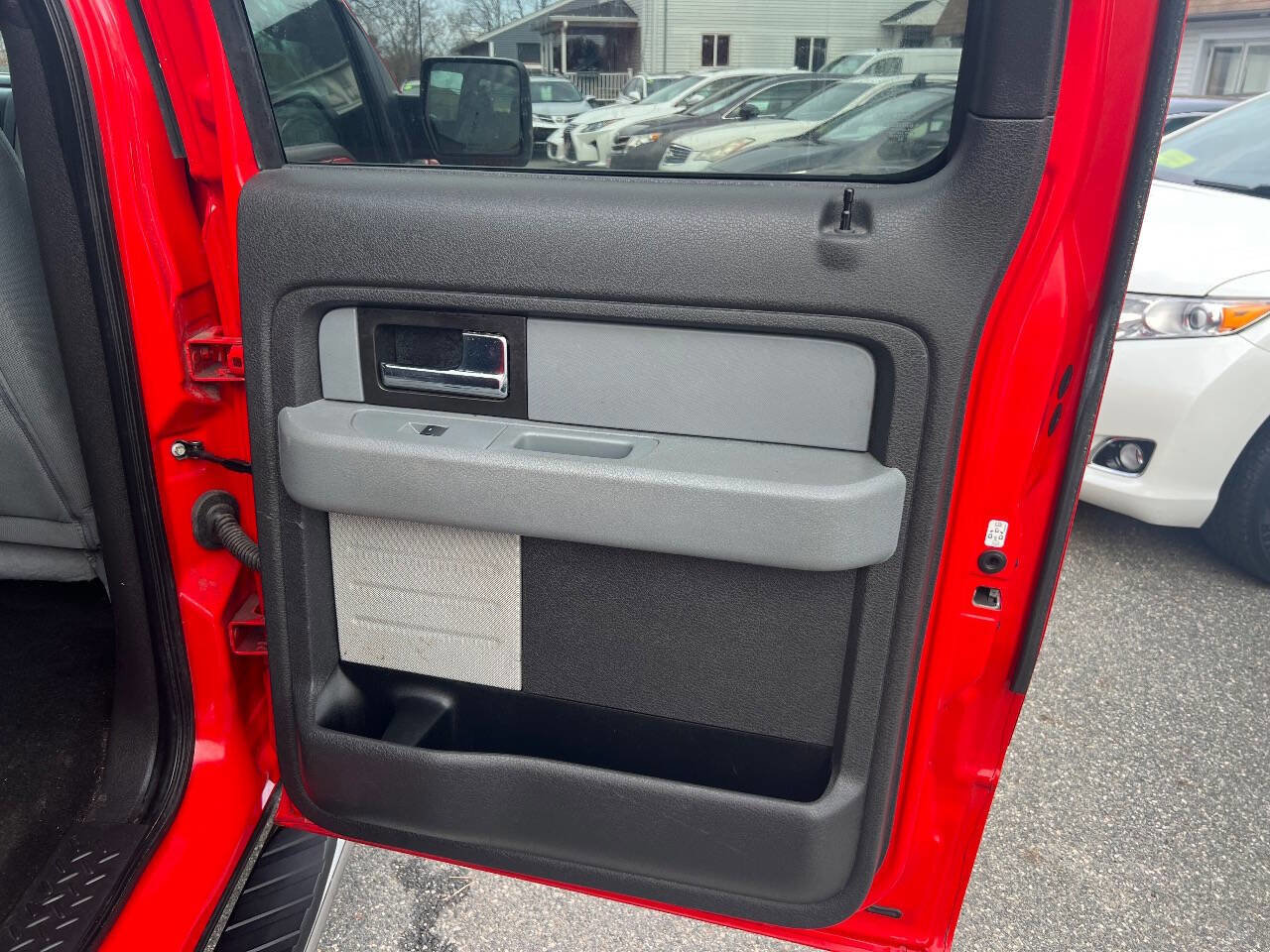 Used 2013 Ford F150 XLT w/ Luxury Equipment Group image 15