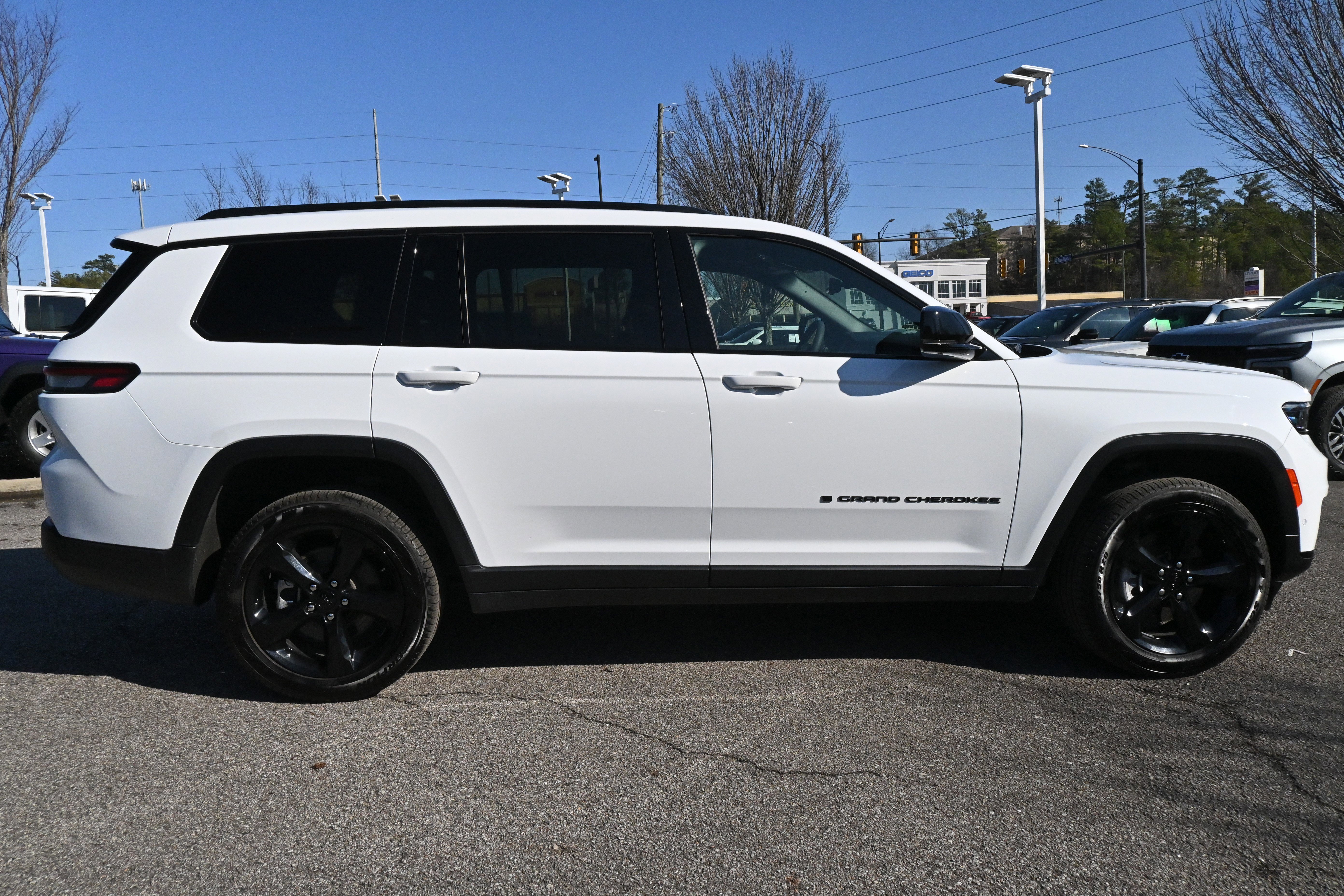 Used 2025 Jeep Grand Cherokee L Limited w/ Luxury Tech Group II image 18