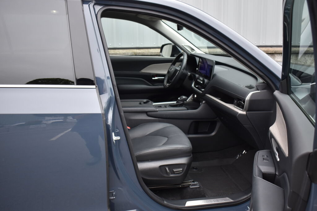 Certified 2024 Toyota Grand Highlander AWD image 25
