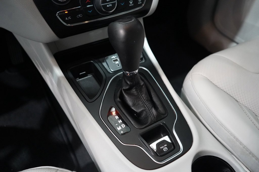 Used 2020 Jeep Cherokee Latitude Lux w/ Comfort/Convenience Group FWD image 30