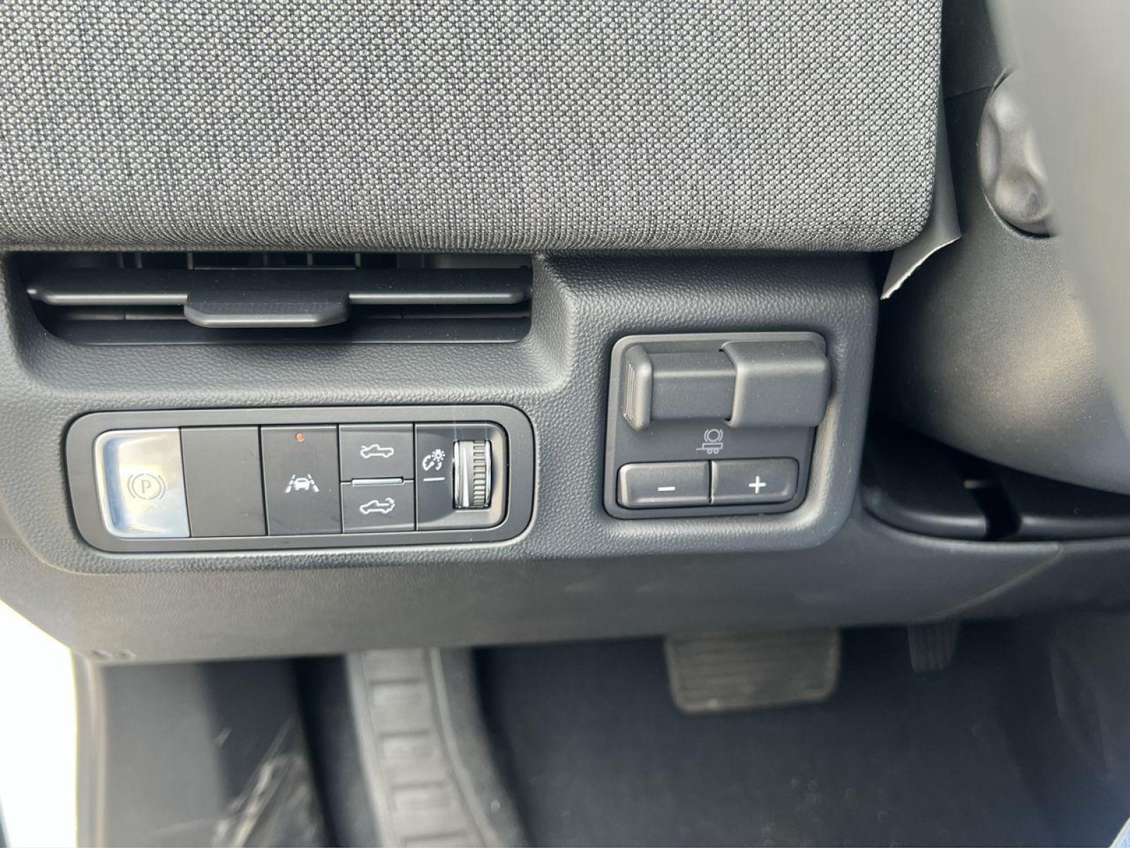 New 2026 GMC Sierra EV Elevation w/ Premium Package AWD/4WD image 27