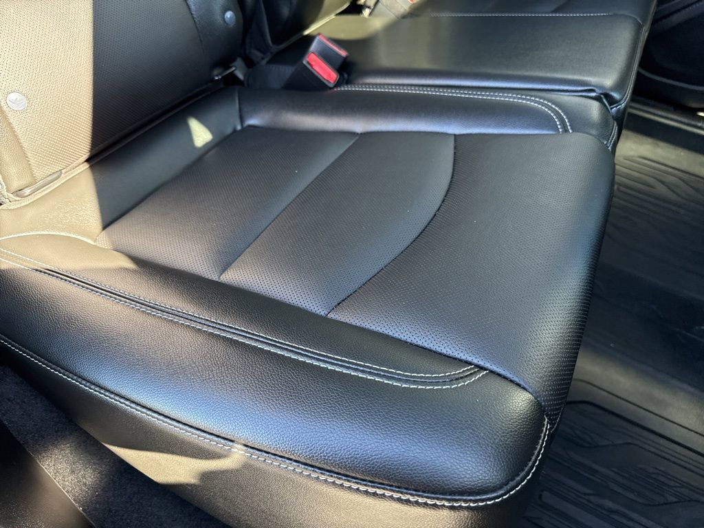 Certified 2024 GMC Terrain SLT w/ Infotainment Package II image 36