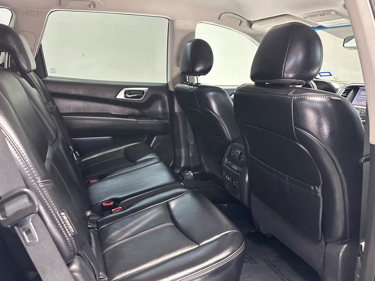 Used 2019 Nissan Pathfinder SL FWD image 13