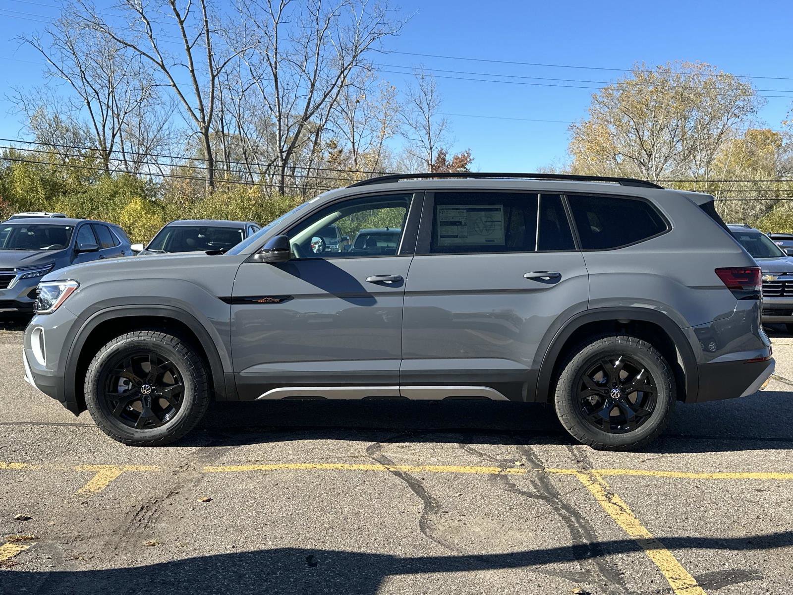 New 2026 Volkswagen Atlas Peak Edition image 2