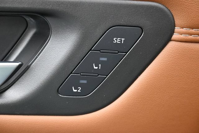 Used 2025 Nissan Pathfinder Platinum FWD image 15