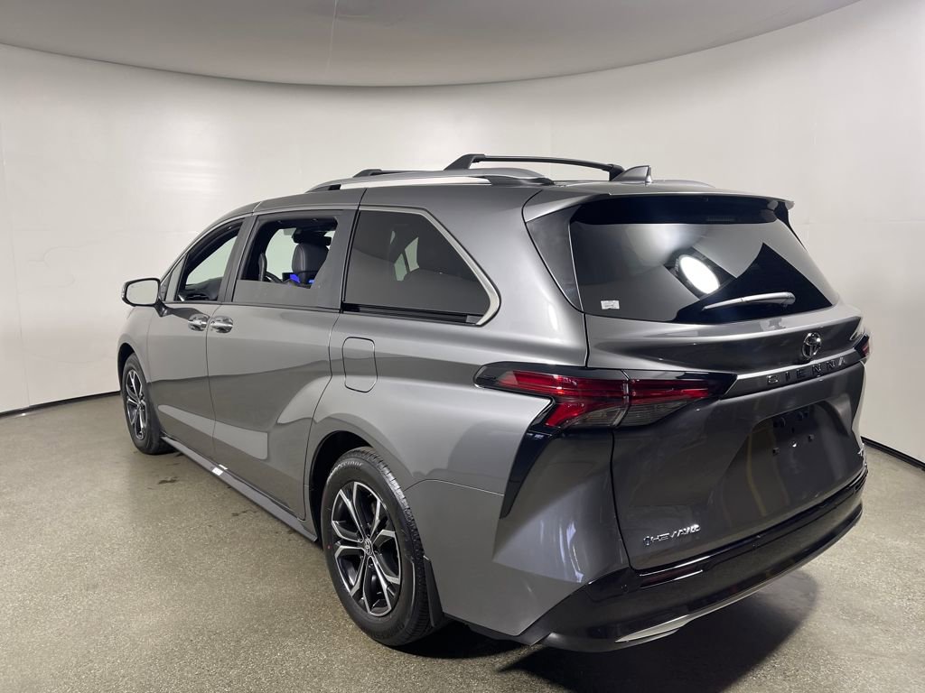 Used 2026 Toyota Sienna Platinum image 5