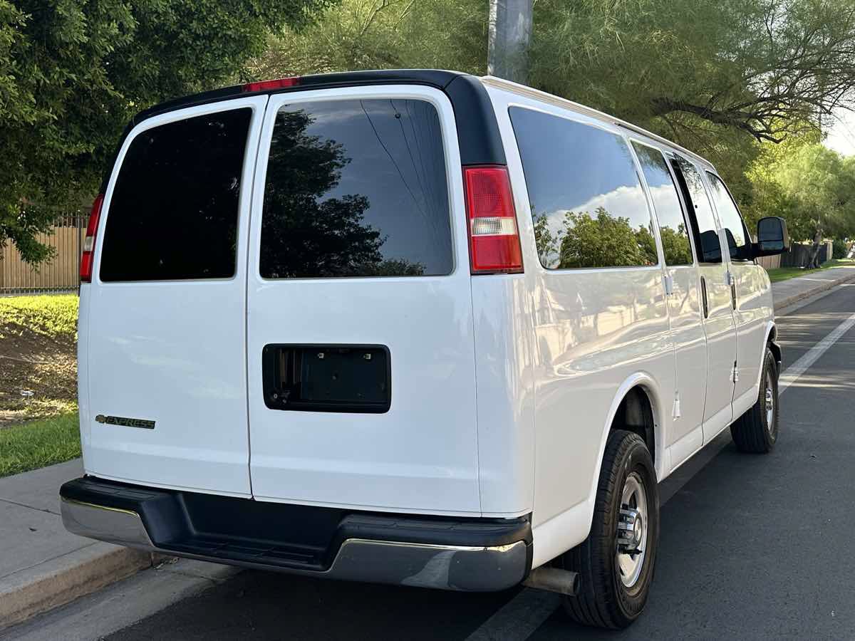 Used 2018 Chevrolet Express 3500 LT w/ LT Preferred Equipment Group RWD image 8