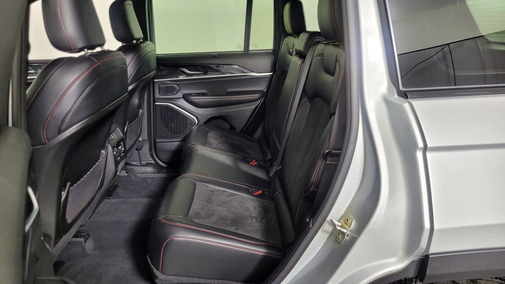 Used 2022 Jeep Grand Cherokee Trailhawk w/ Luxury Tech Group III image 32