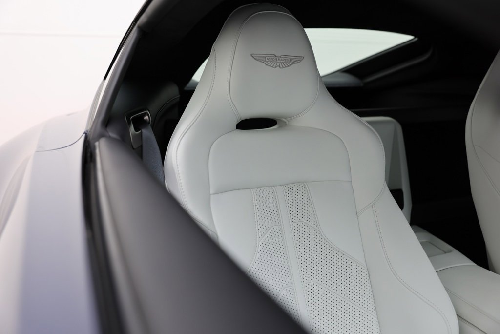 New 2025 Aston Martin V8 Vantage Coupe image 28