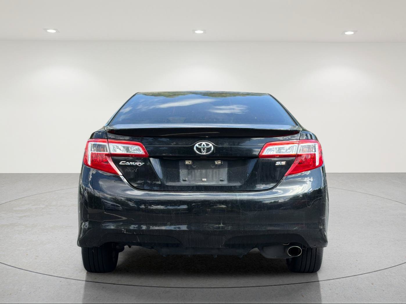 Used 2014 Toyota Camry SE FWD image 3