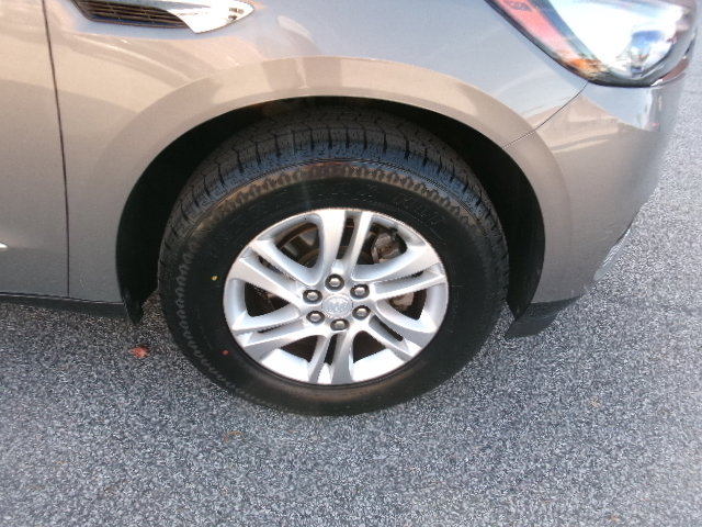 Used 2019 Buick Enclave Essence image 9