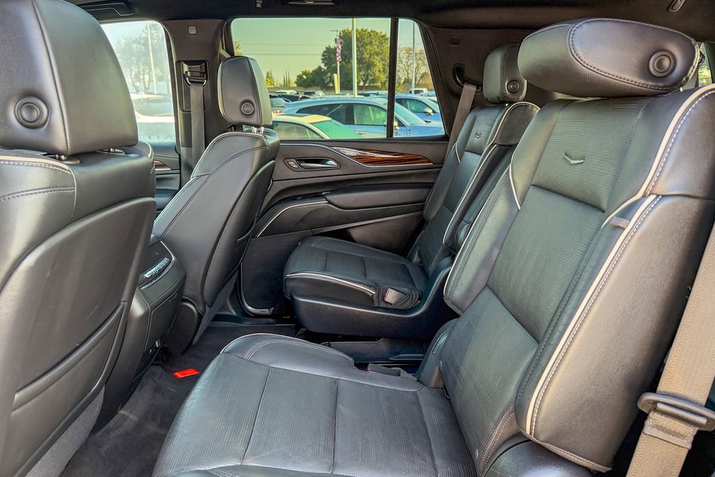 Used 2023 Cadillac Escalade Premium Luxury image 27
