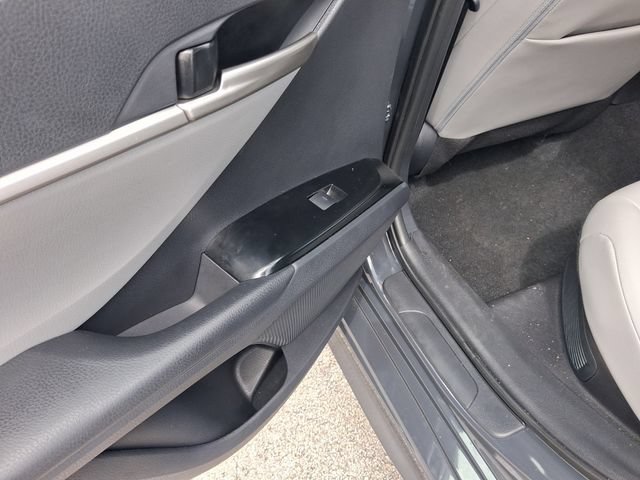 Used 2026 Toyota Camry SE FWD image 10