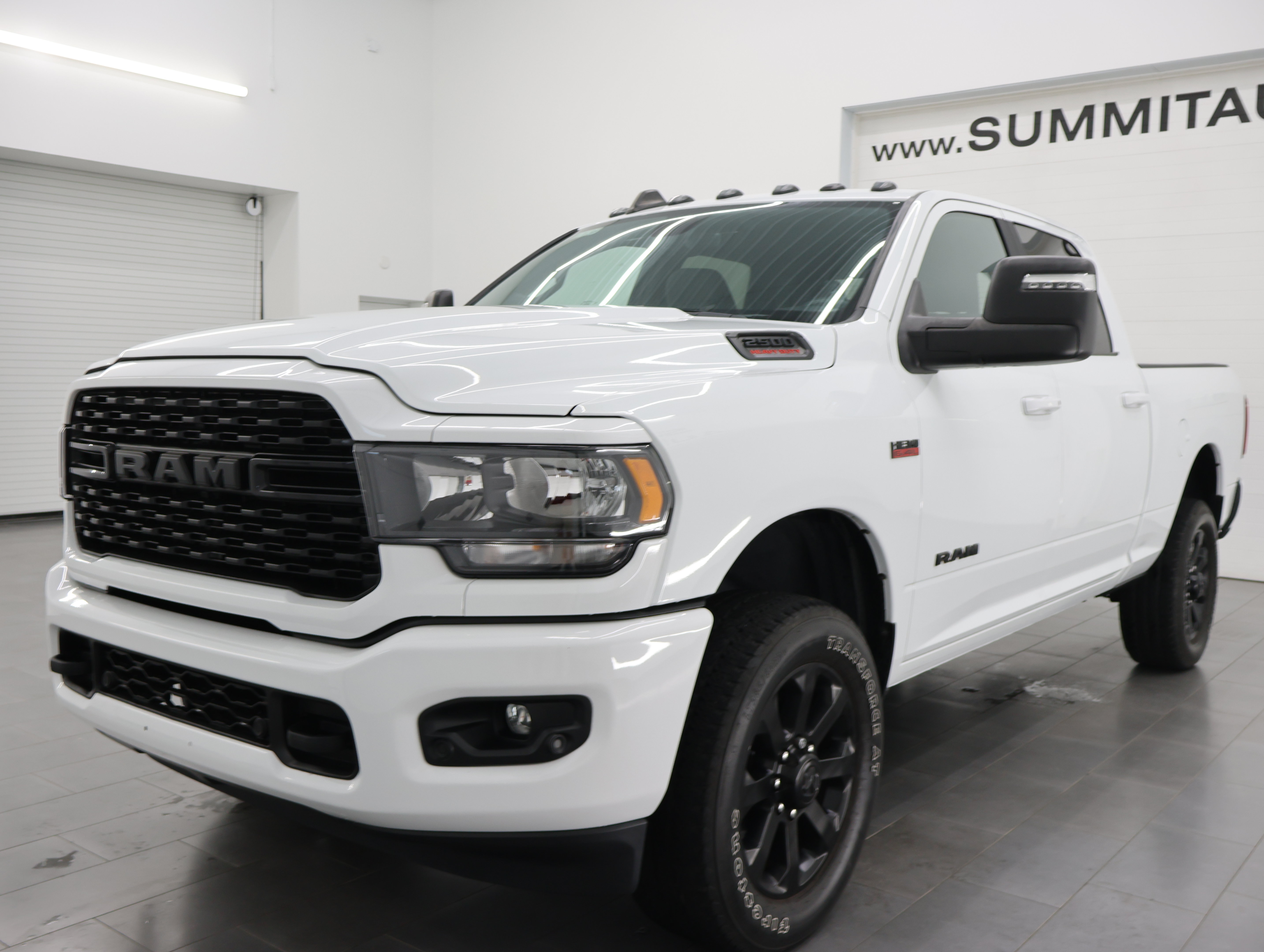 Used 2024 RAM 2500 Big Horn w/ Night Edition AWD/4WD image 7