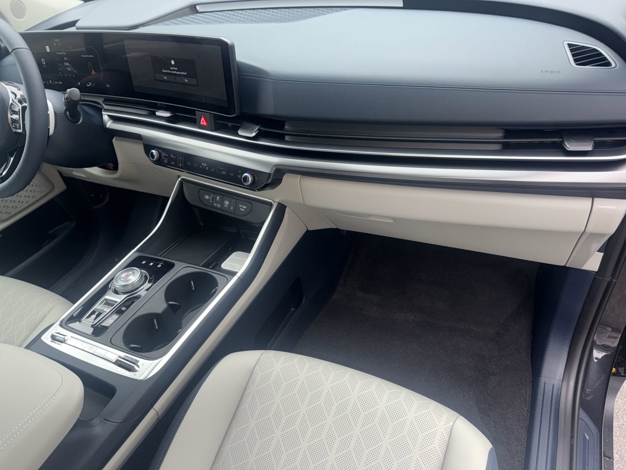 New 2026 Kia Carnival SX w/ SX Dark Edition Package FWD image 8