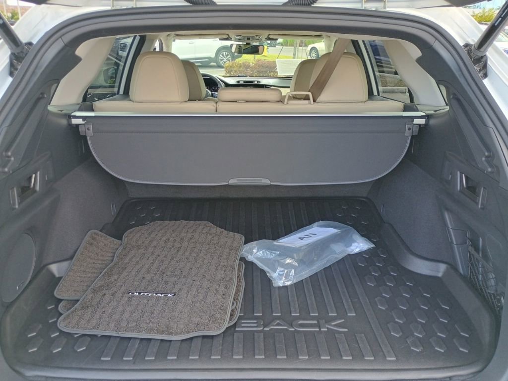 Certified 2025 Subaru Outback Limited AWD/4WD image 18