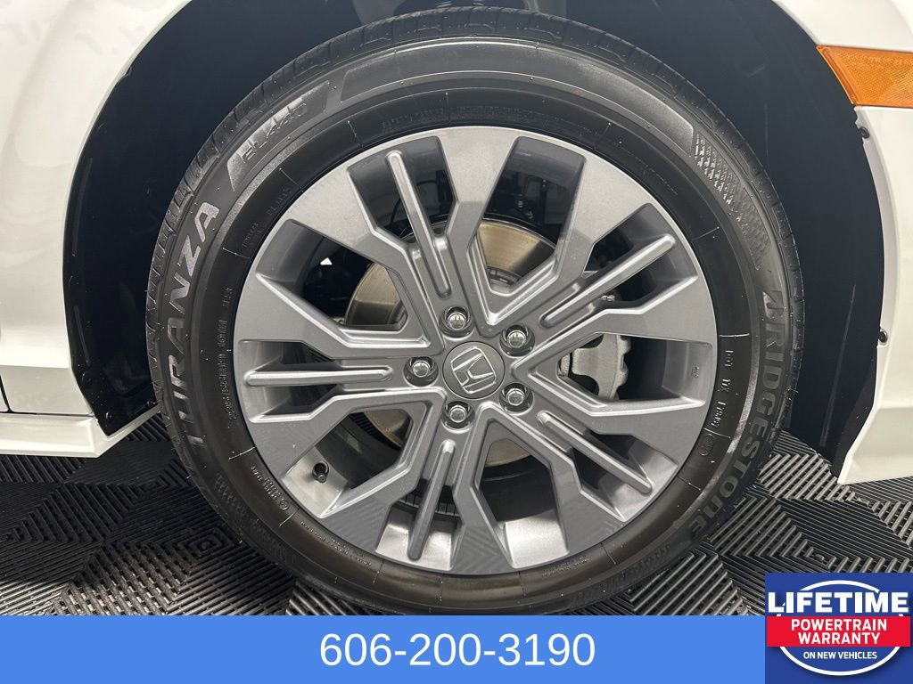 New 2026 Honda Odyssey Touring image 11