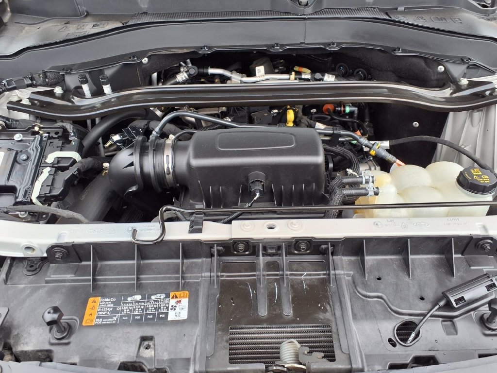 Used 2022 Ford Explorer Limited AWD/4WD image 3