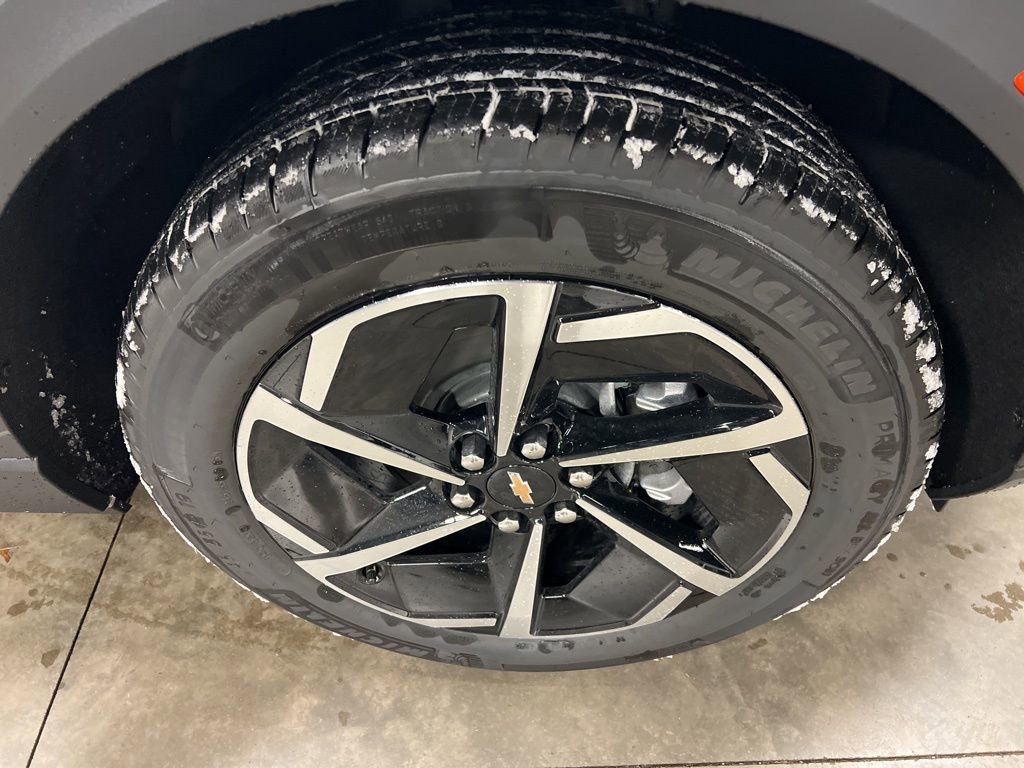 New 2026 Chevrolet Equinox EV LT image 18