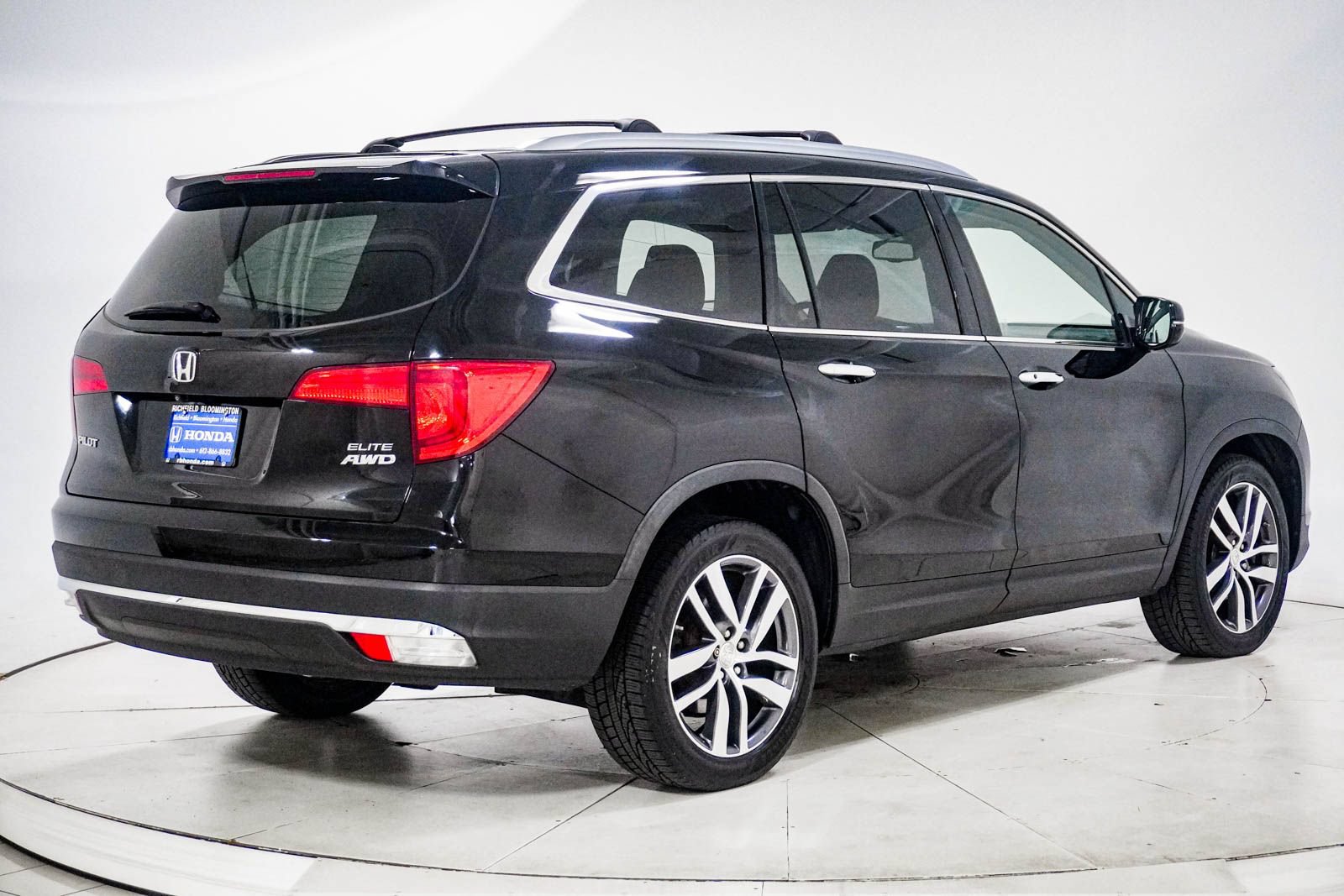 Used 2016 Honda Pilot Elite image 12