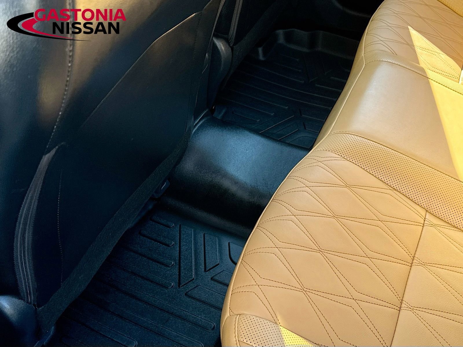 Used 2024 Nissan Sentra SV w/ SV Premium Package image 35