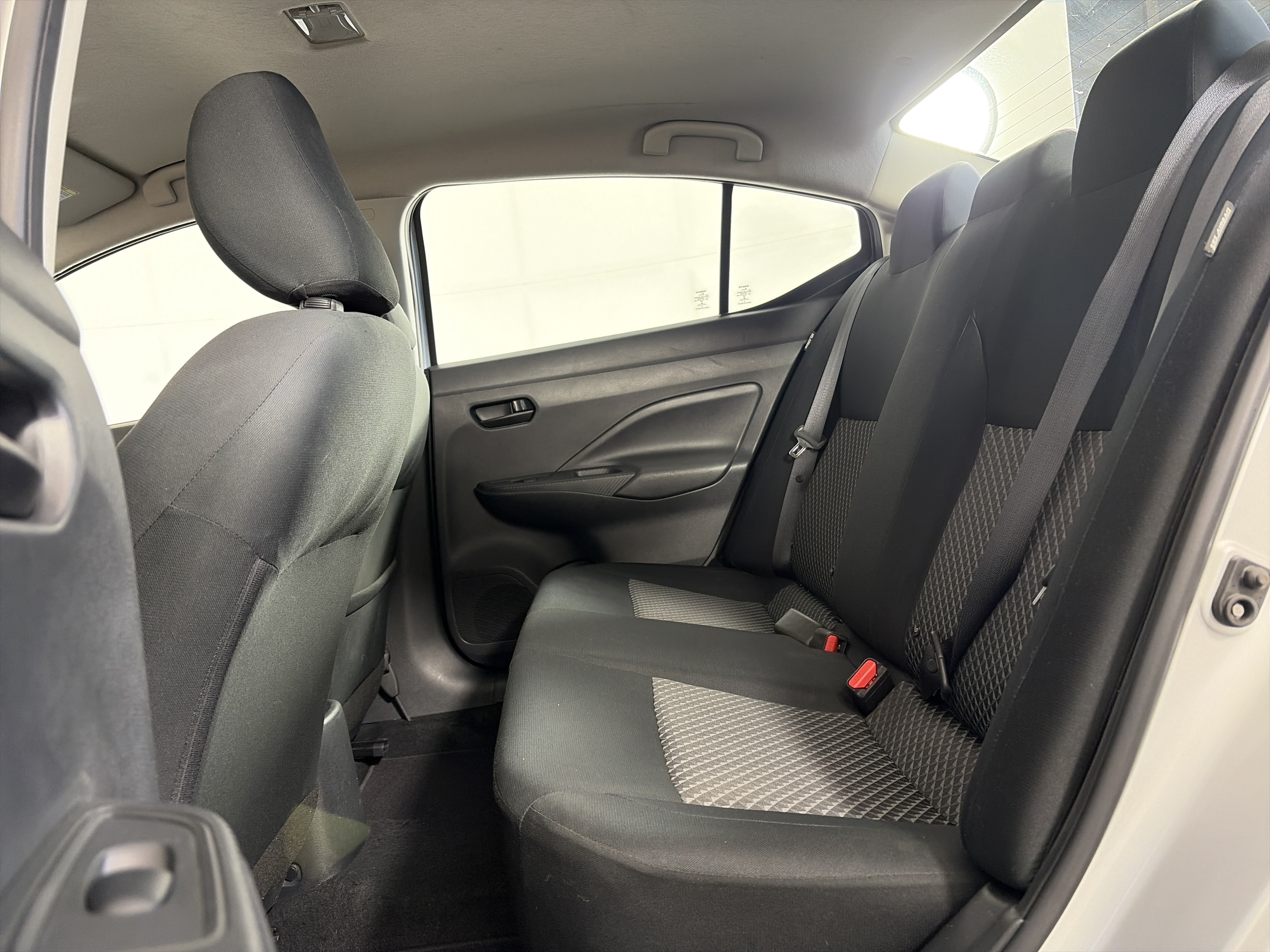 Used 2020 Nissan Versa S FWD image 7