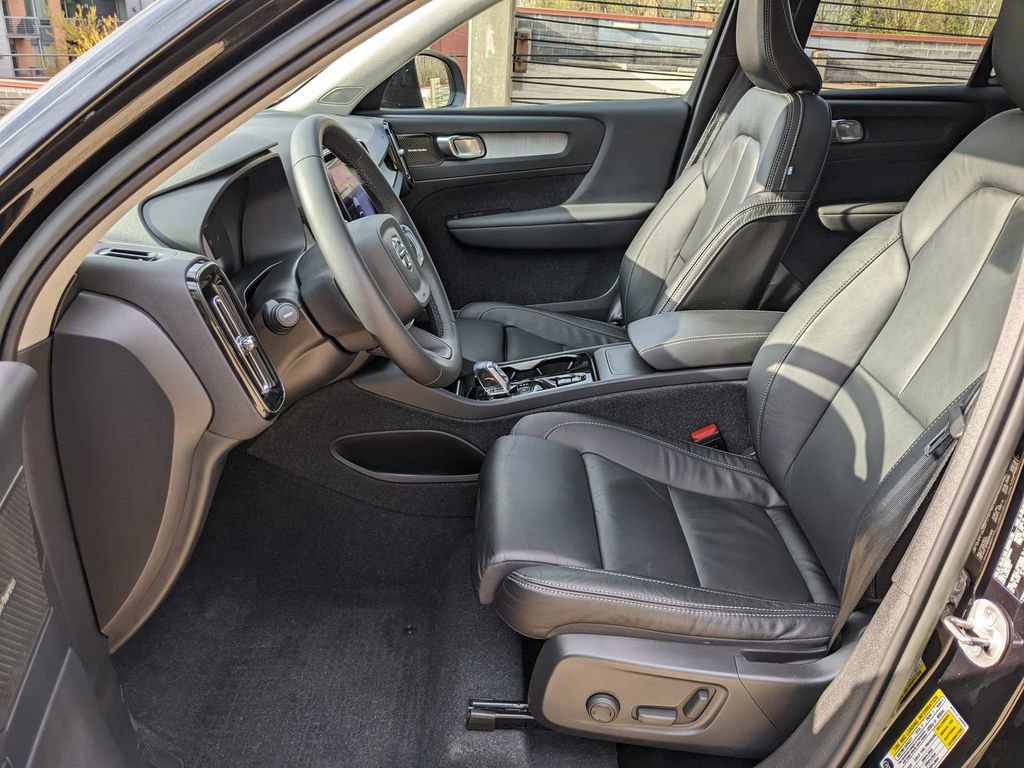 Used 2023 Volvo XC40 B5 Ultimate w/ Protection Package Premier image 11