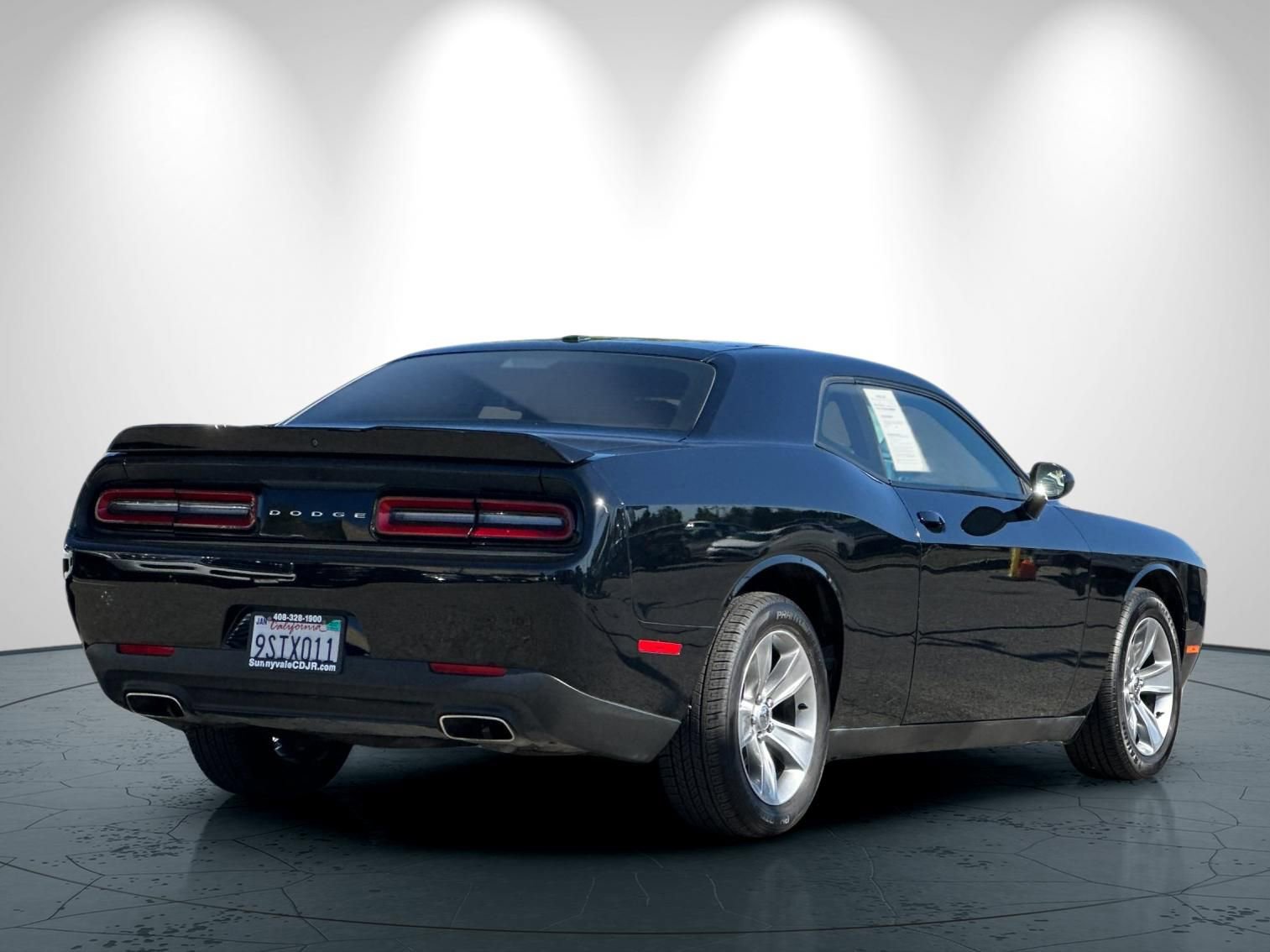 Used 2021 Dodge Challenger SXT RWD image 4