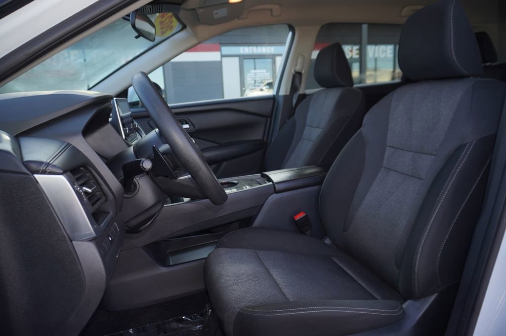 Used 2024 Nissan Rogue SV image 22