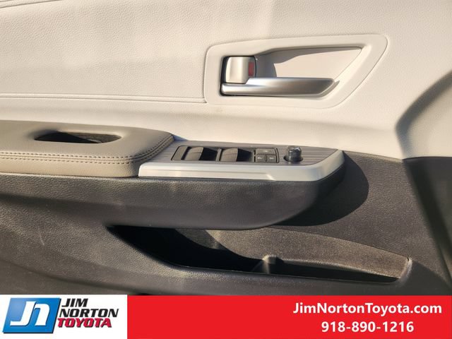 Used 2026 Toyota Sienna XLE FWD image 23