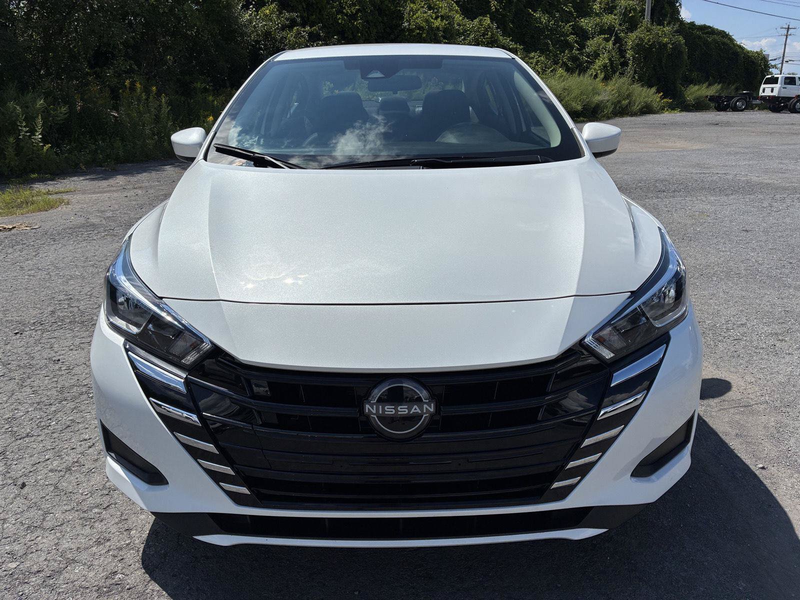 Used 2023 Nissan Versa SV FWD image 2