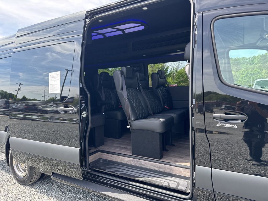 Used 2024 Mercedes-Benz Sprinter 3500 image 32