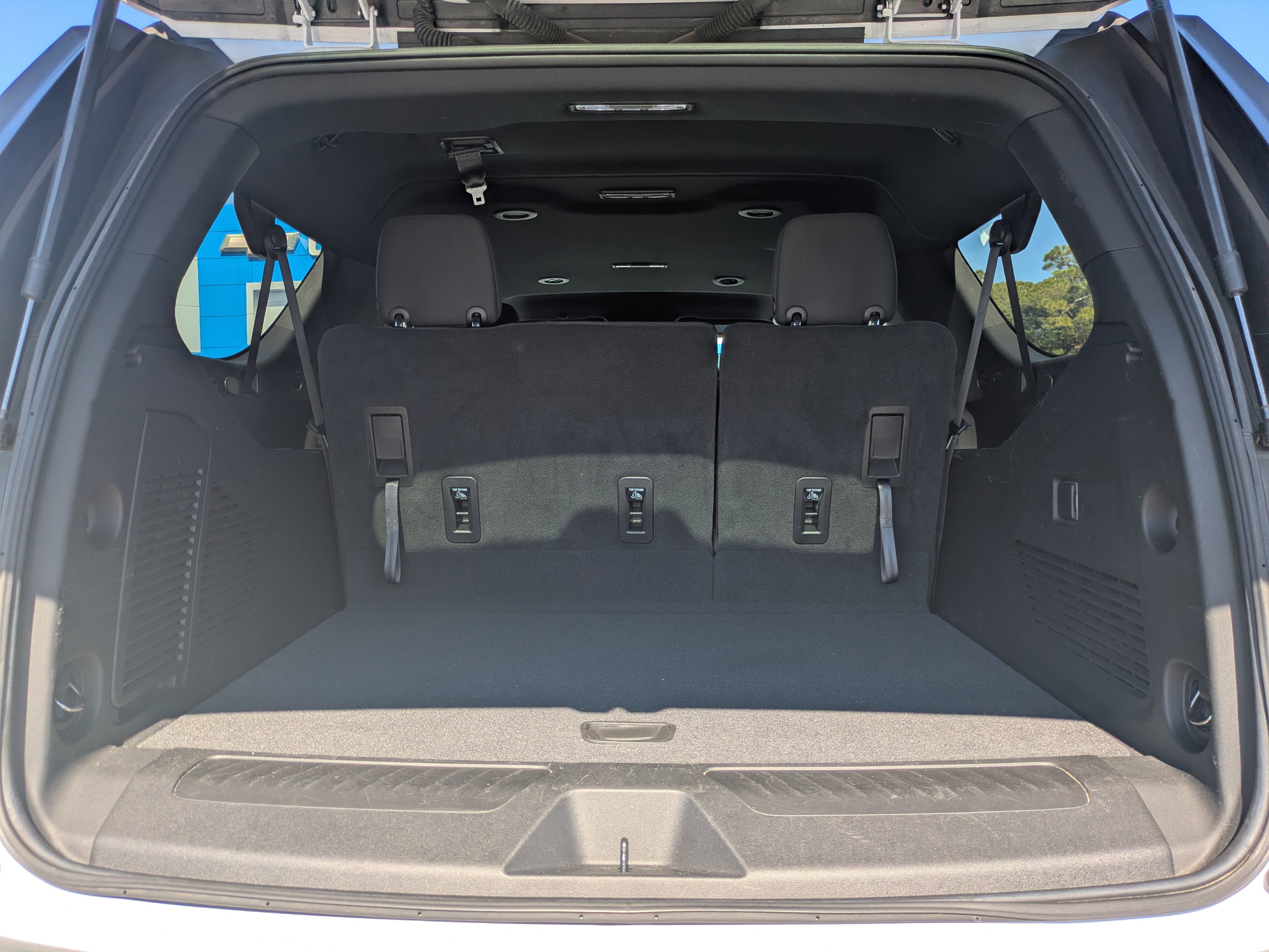 Used 2023 Chevrolet Suburban LS image 7