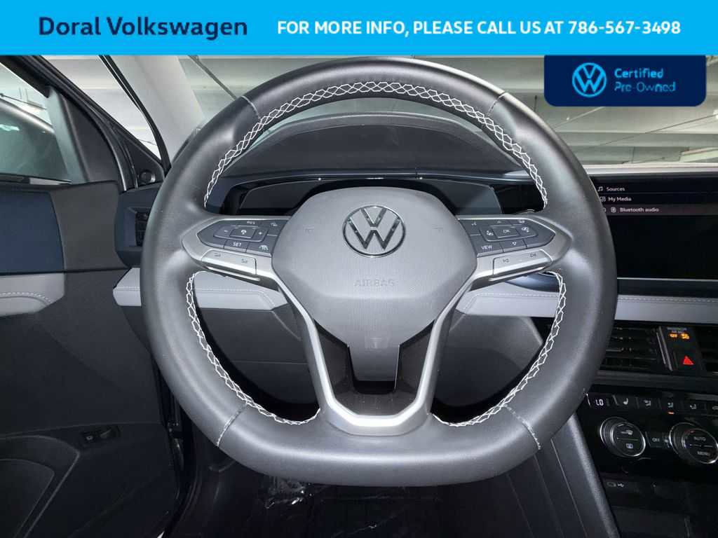 Certified 2024 Volkswagen Taos SE FWD image 15