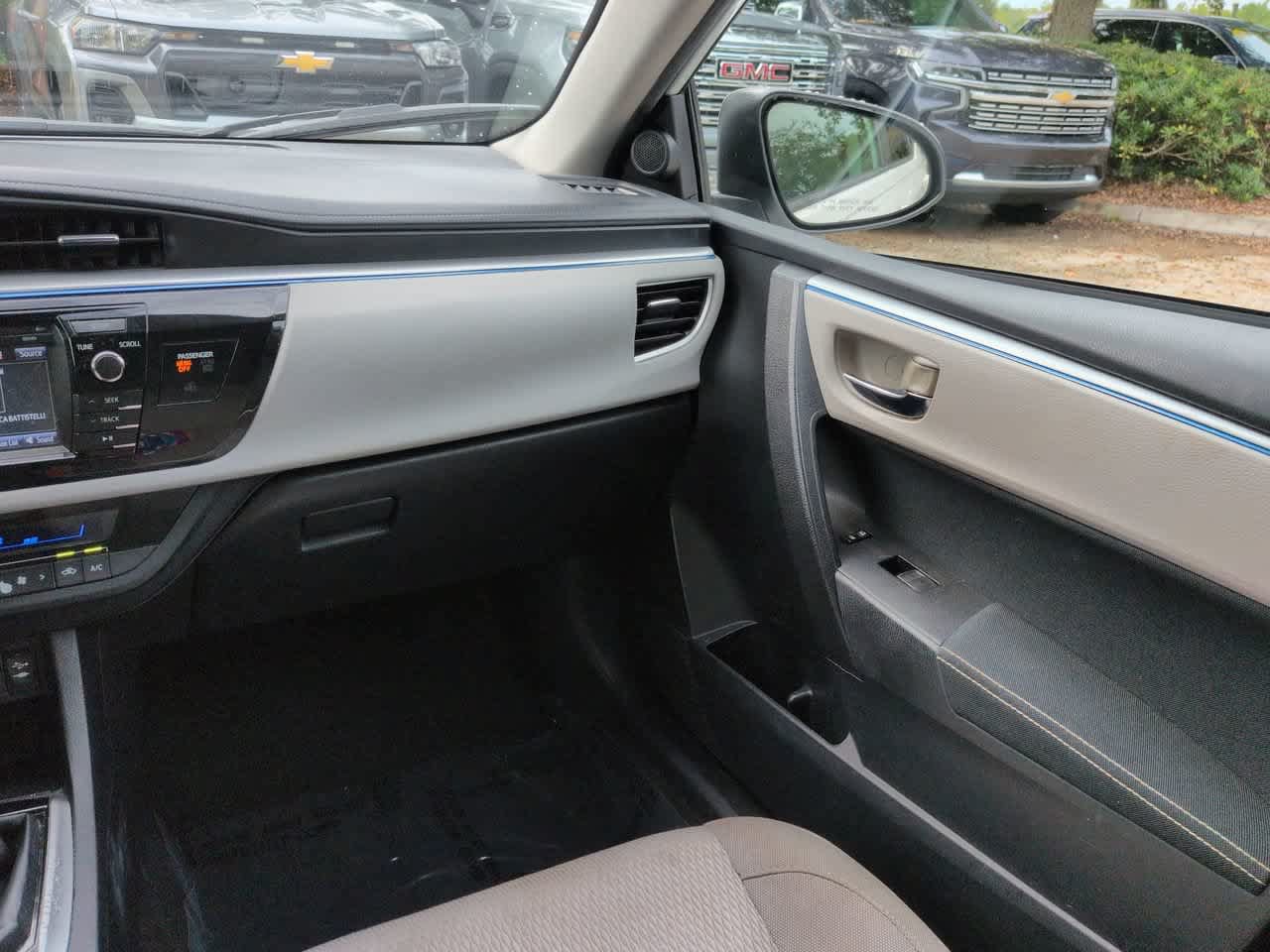 Used 2015 Toyota Corolla LE FWD image 16