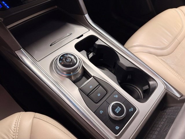 Used 2020 Ford Explorer Platinum w/ Premium Technology Package AWD/4WD image 16