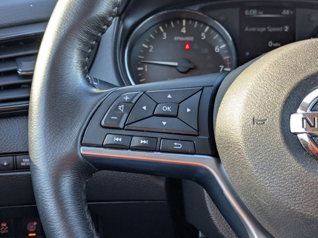 Used 2017 Nissan Rogue SV AWD/4WD image 15