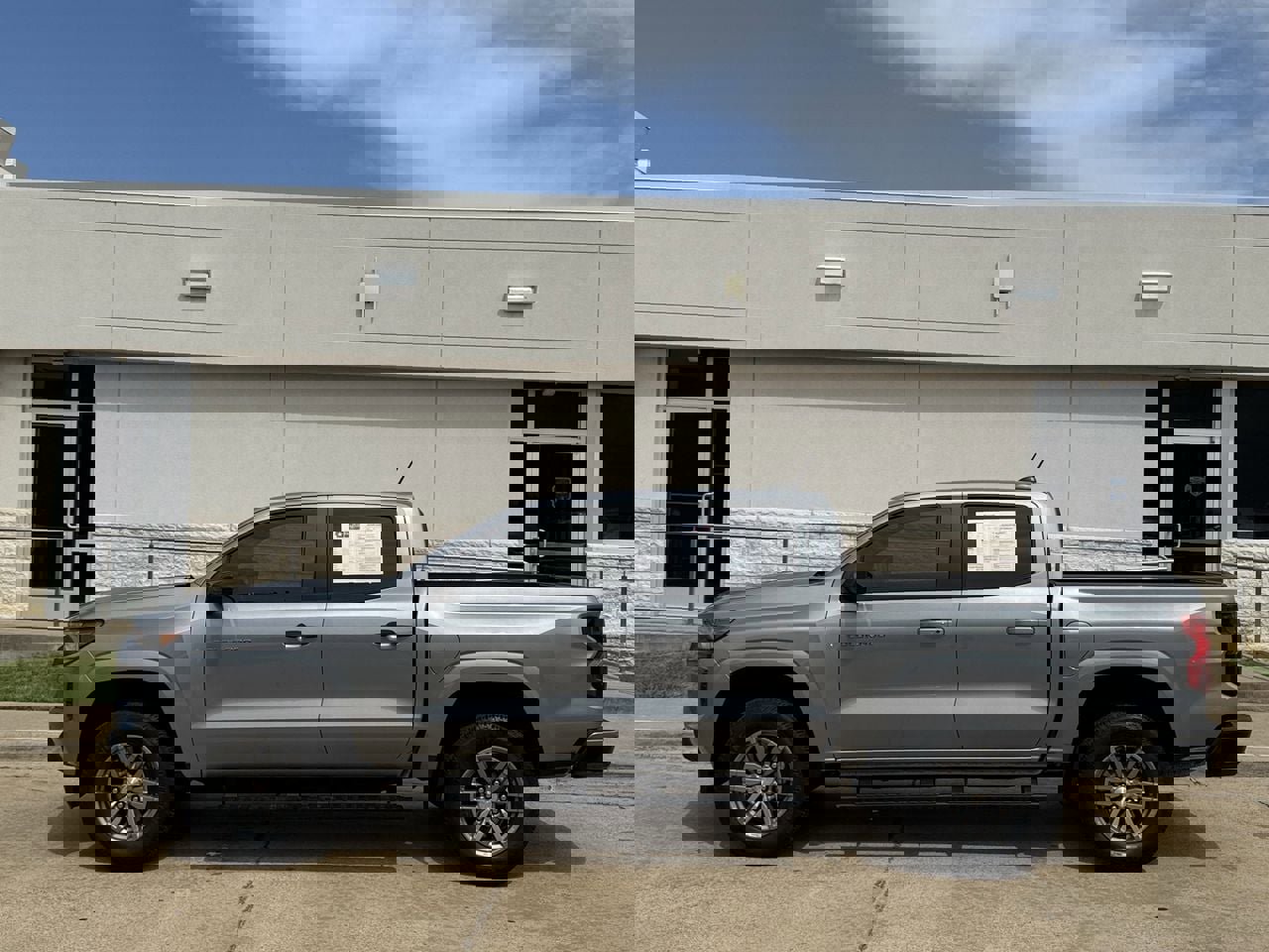 Used 2023 Chevrolet Colorado LT w/ LT Convenience Package II image 3