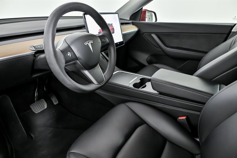 Used 2022 Tesla Model Y Long Range image 16