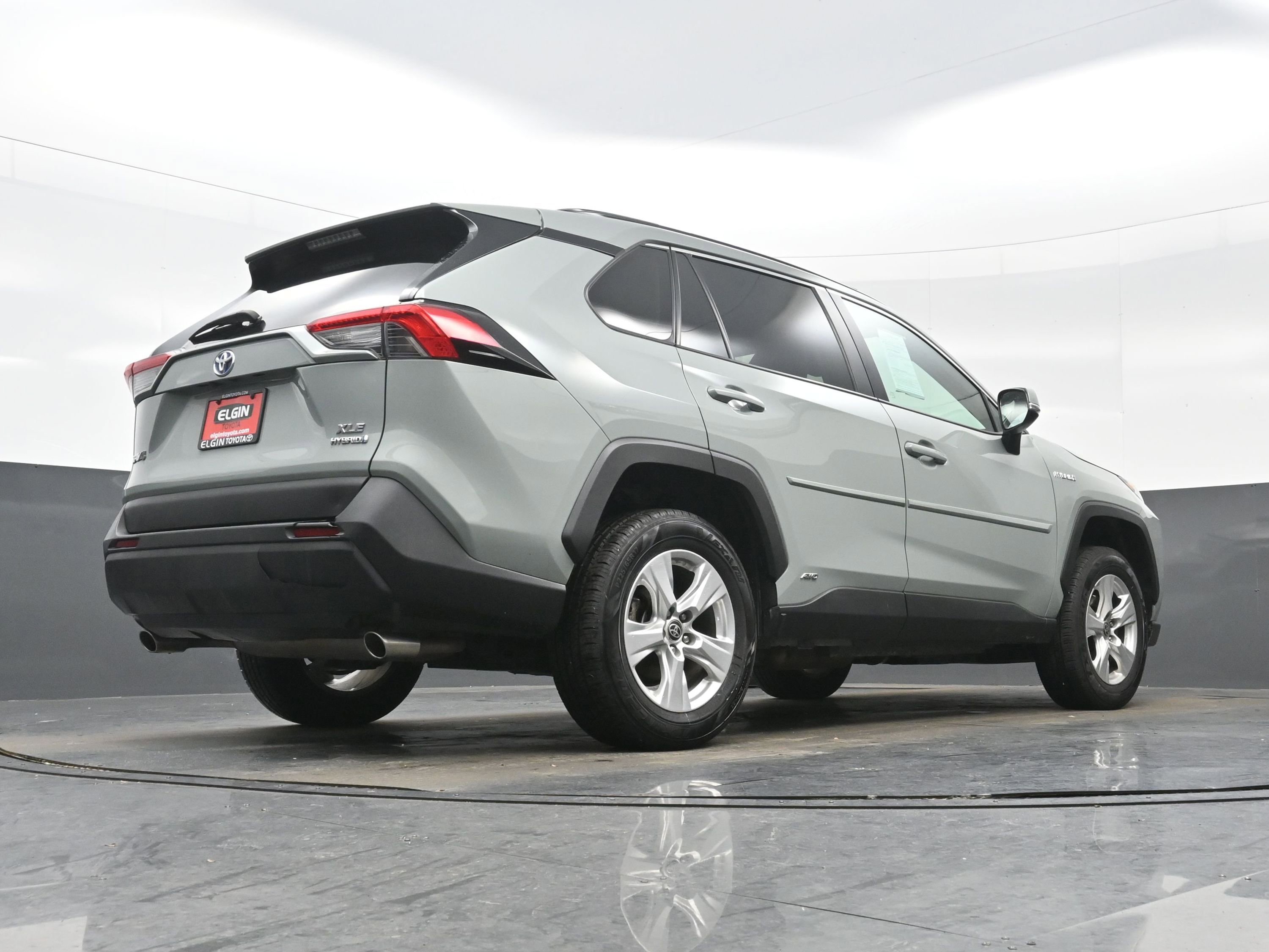 Used 2021 Toyota RAV4 XLE w/ Convenience Package image 32
