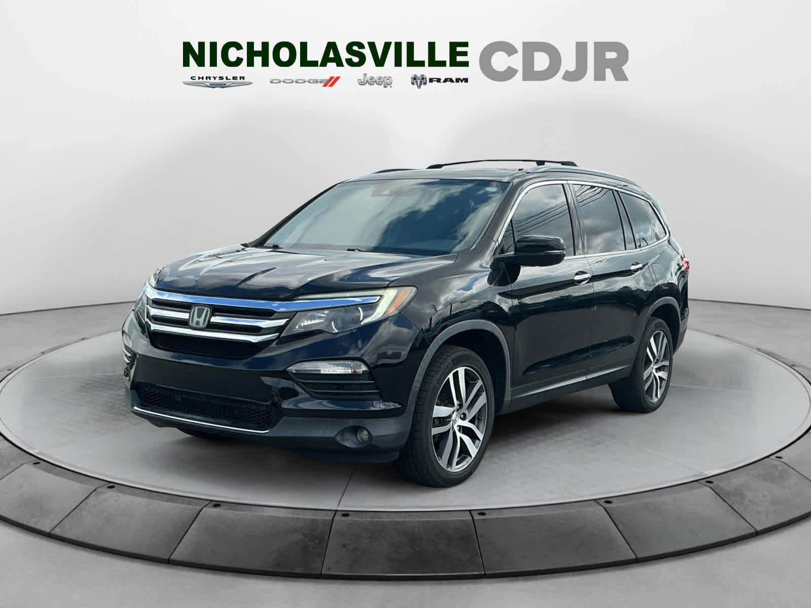 Used 2018 Honda Pilot Touring video 1