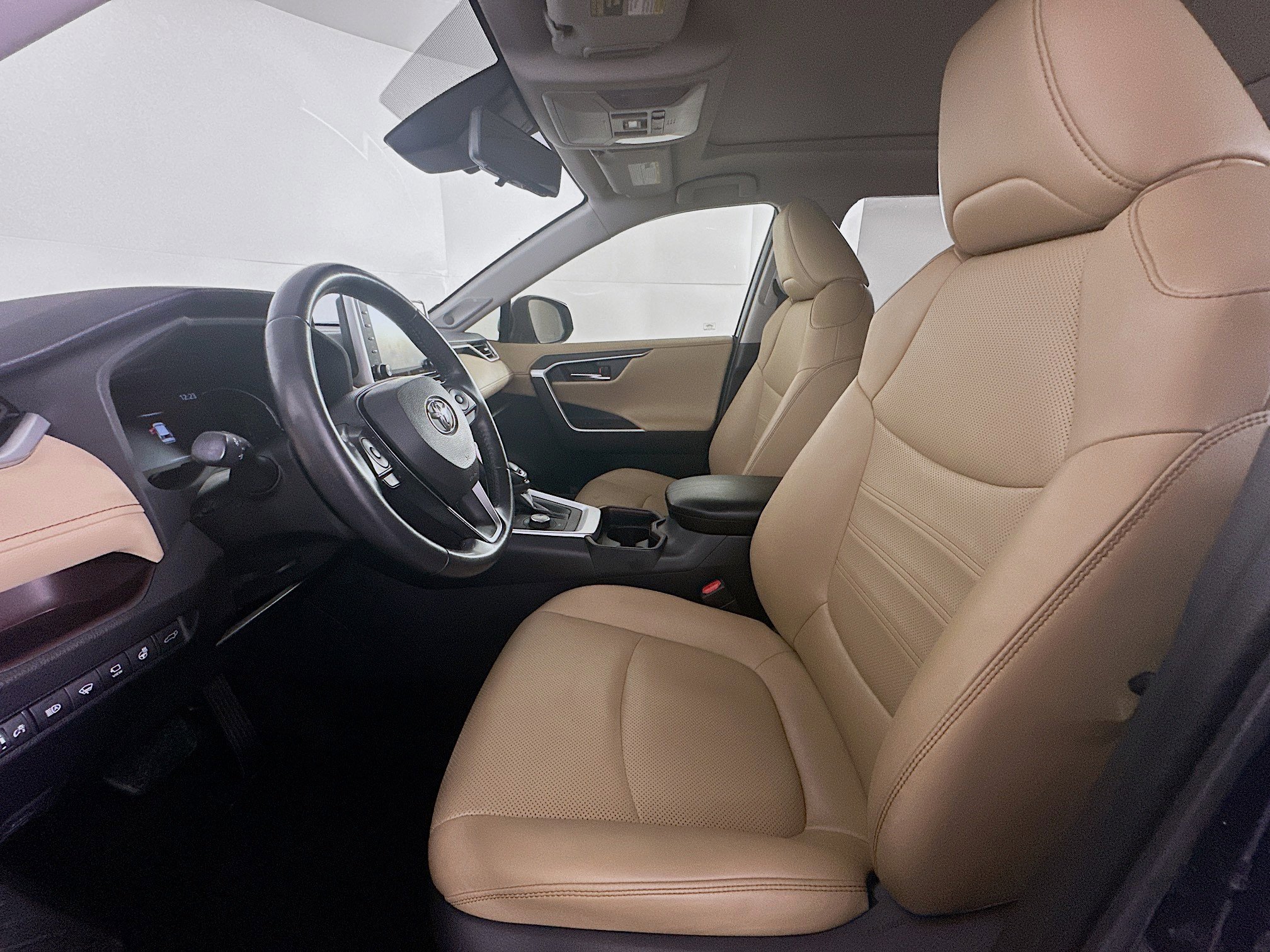 Used 2019 Toyota RAV4 Limited image 13