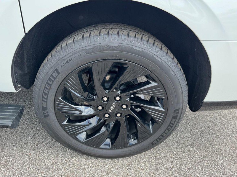 Used 2025 Lincoln Navigator L Reserve w/ Jet Appearance Package image 27