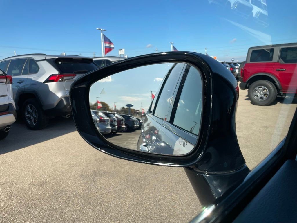 Used 2025 Chrysler Pacifica Limited image 40