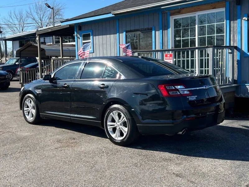 Used 2015 Ford Taurus SEL image 8