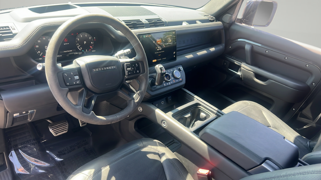 Used 2023 Land Rover Defender 90 V8 AWD/4WD image 16