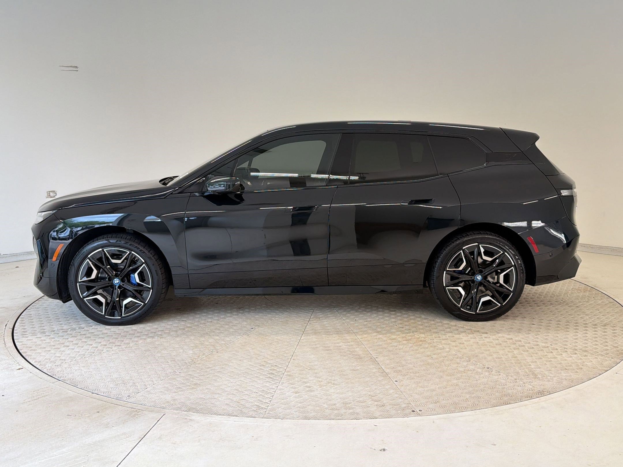 Used 2025 BMW iX xDrive50 w/ Premium Package image 2