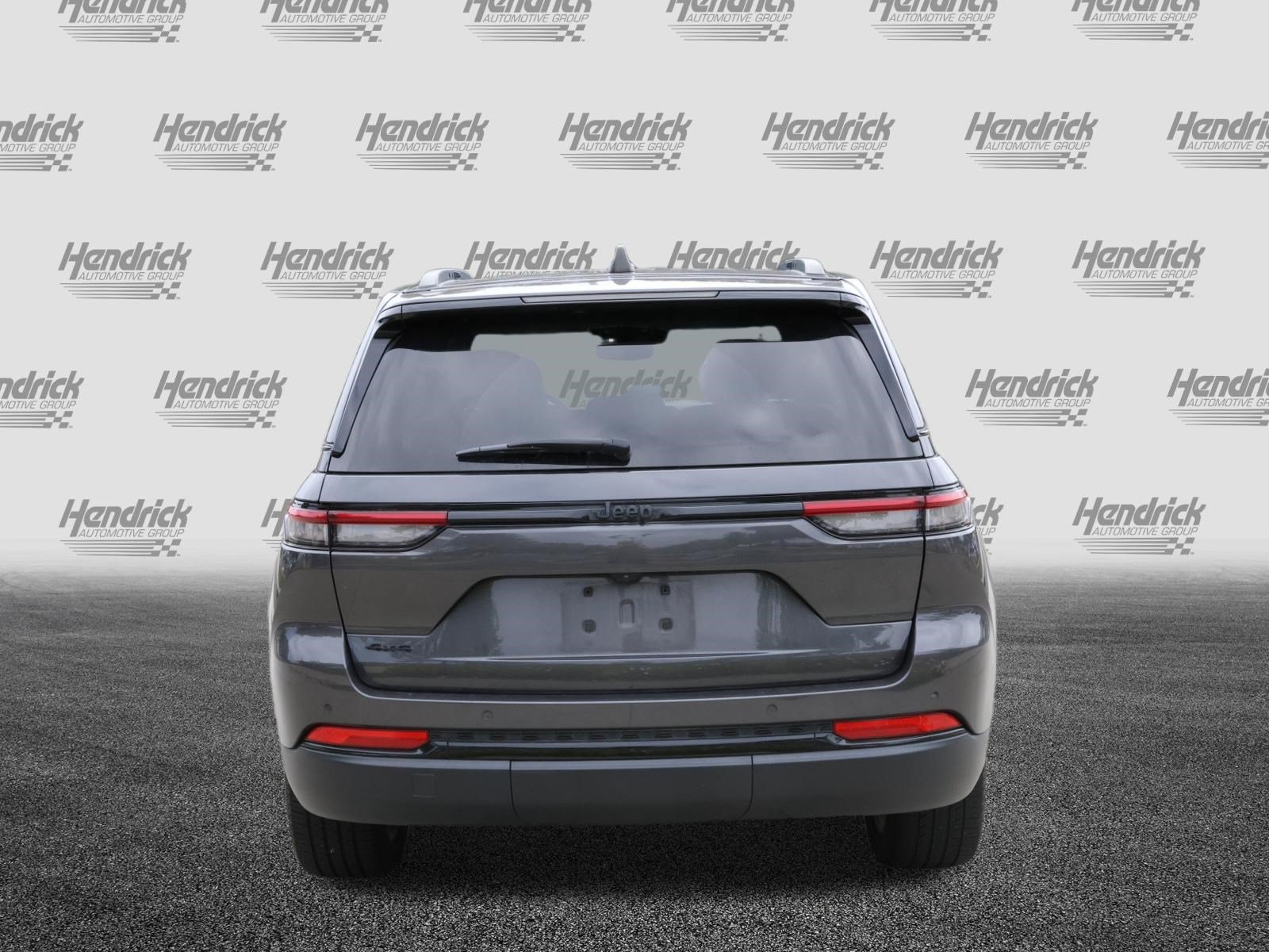Used 2023 Jeep Grand Cherokee Altitude AWD/4WD image 8
